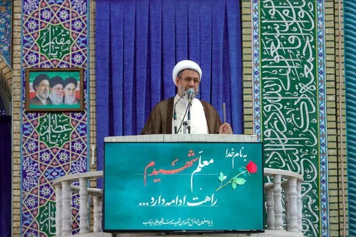 امام جمعه کرمان: حفظ پیروزی از خود پیروزی مهم‌تر است