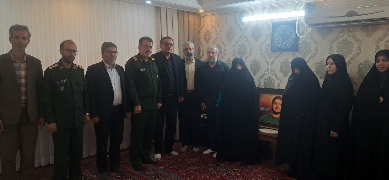 پدر شهید محمدی در دیدار مسئولان دانشگاه آزاد همدان: فرزندان ما آگاهانه راه امام حسین (ع) را انتخاب کردند