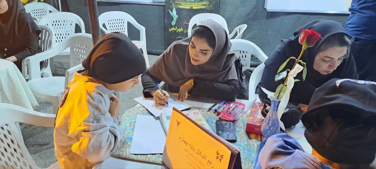 آموزش در کف میدان؛ برپایی موکب فرهنگی آموزشی شهید دکتر طهرانچی در فولادشهر
