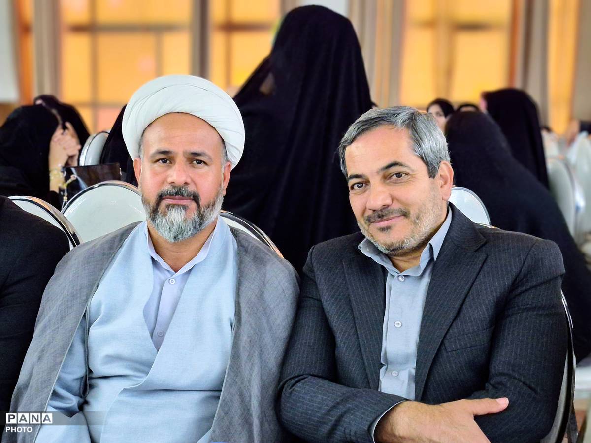 مراسم تجلیل و تقدیر از فرهنگیان در عنبرآباد