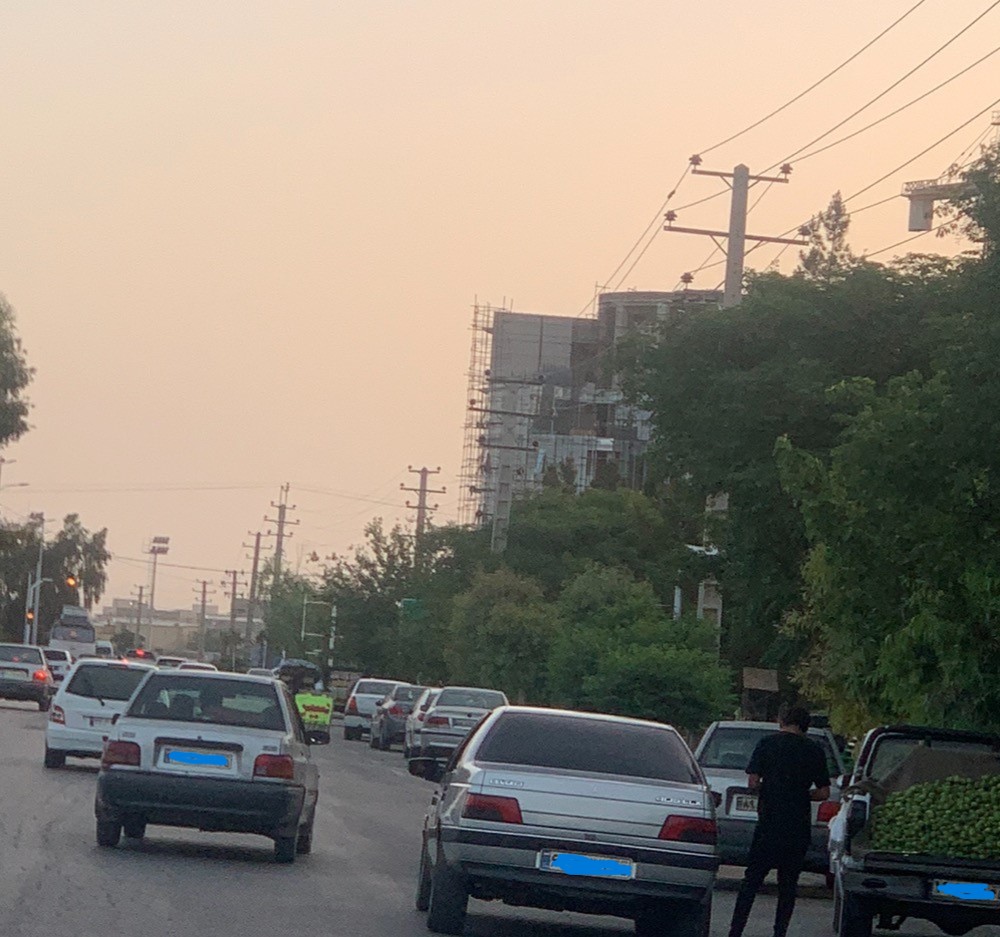 سد معبر فروشندگان دوره‌گرد و خودروها در بلوار سید احمد خمینی/ زنگ خطری برای کودکان کار و رانندگان | اخبار سیرجان