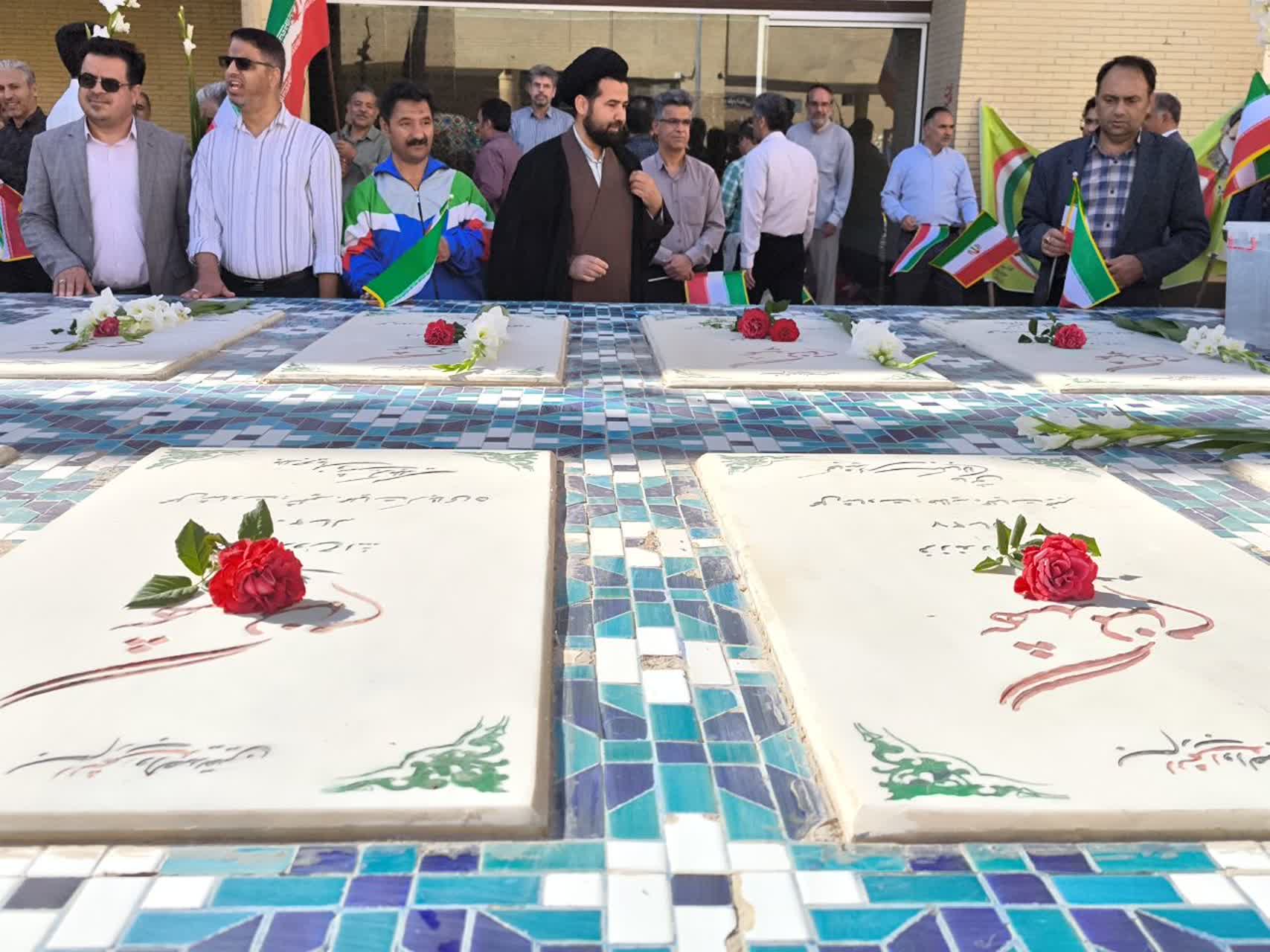 شاکریم که پس از شهادت رهبر انقلاب، بعثت دوباره مردم رخ داد