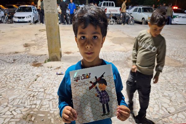 «تفنگ امید» در دستان کودک کوهبنانی | اخبار استان کرمان