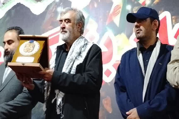 اهدای مدال طلای پاورلیفتینگ به رهبر معظم انقلاب | اخبار استان کرمان